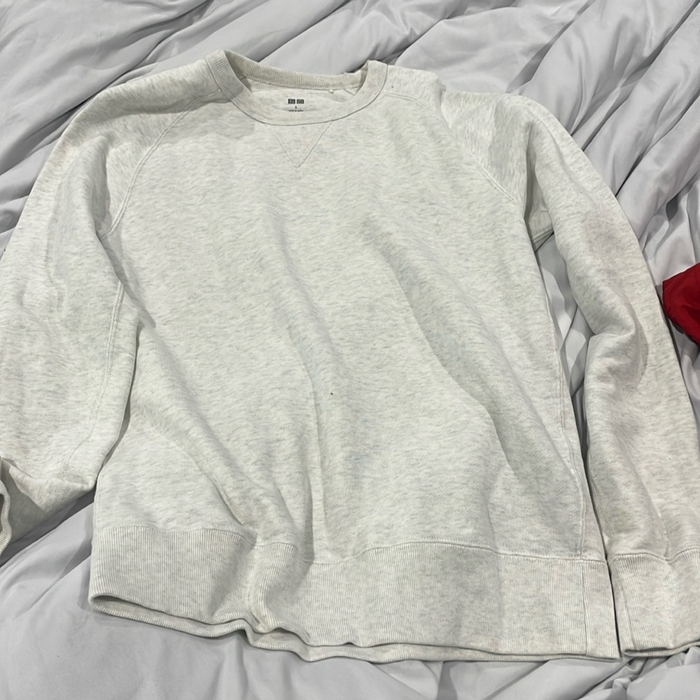 Uniqlo sweater. Size small. Little oversized. Very soft.